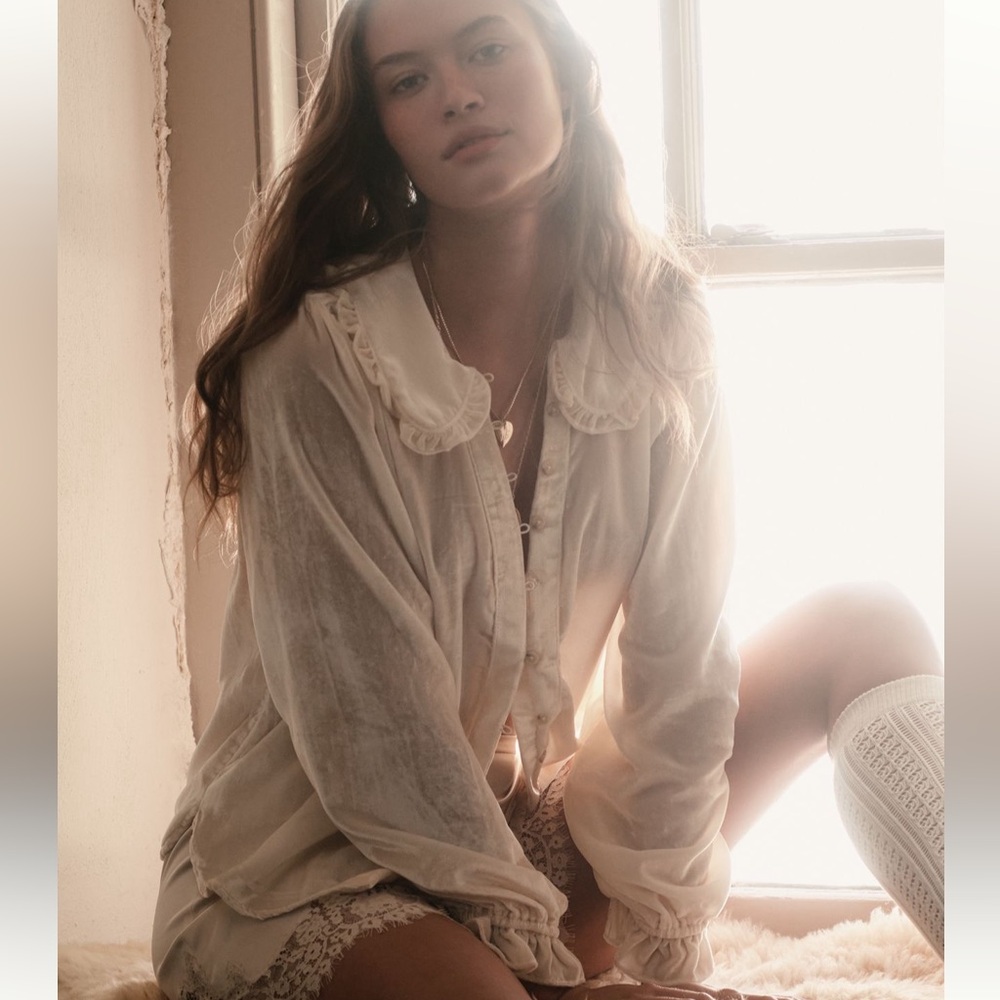 NWT - The Keira Collared Button-Front Blouse: Long-Sleeve Velvety
